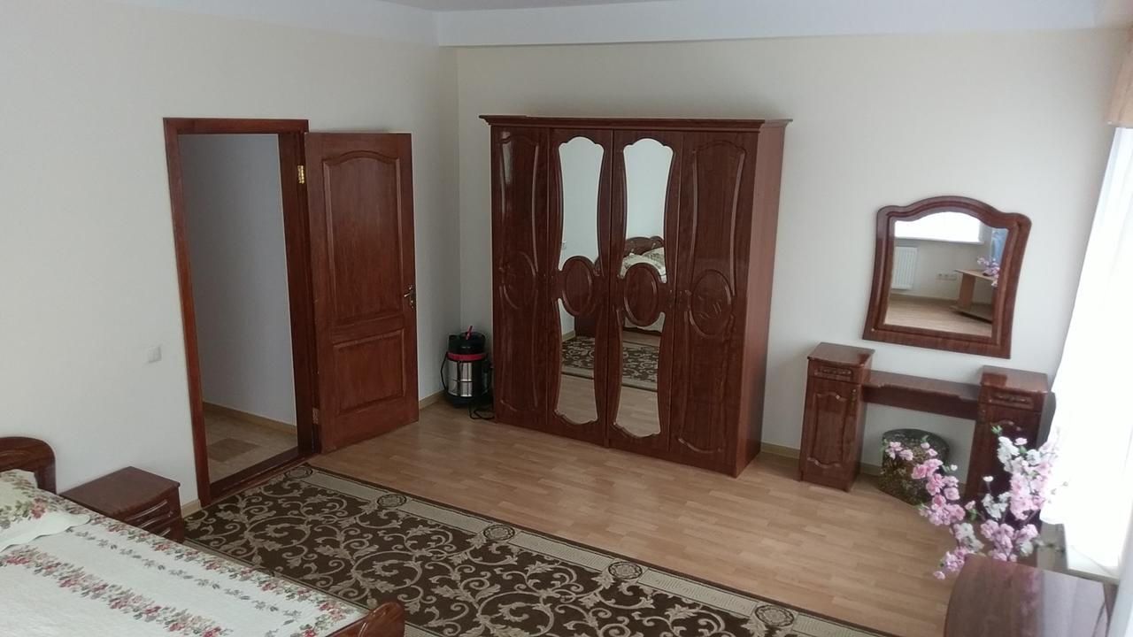Sviatoshyn Aparthotel Kiev Dış mekan fotoğraf
